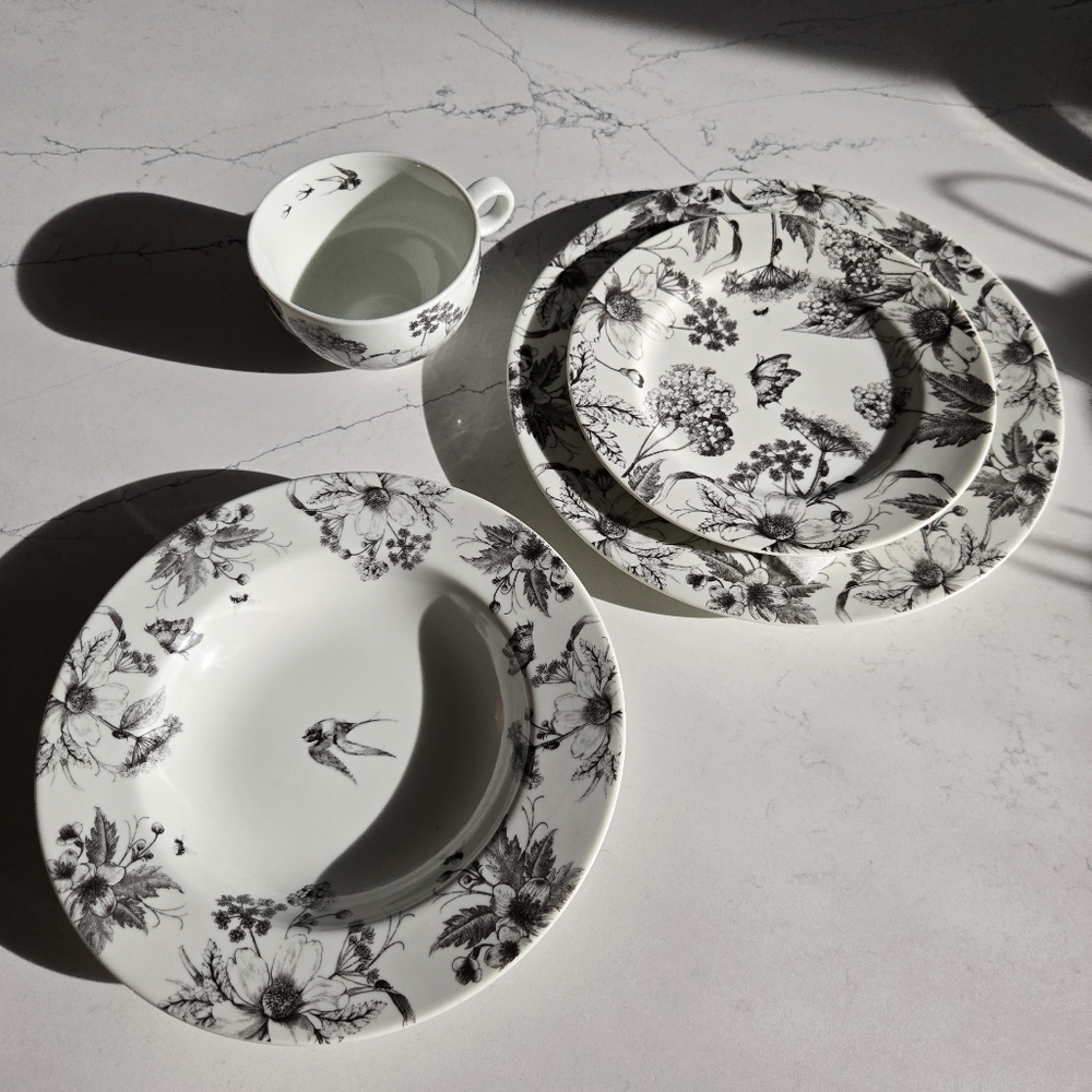 H&M Dinner Set for One Set of 4